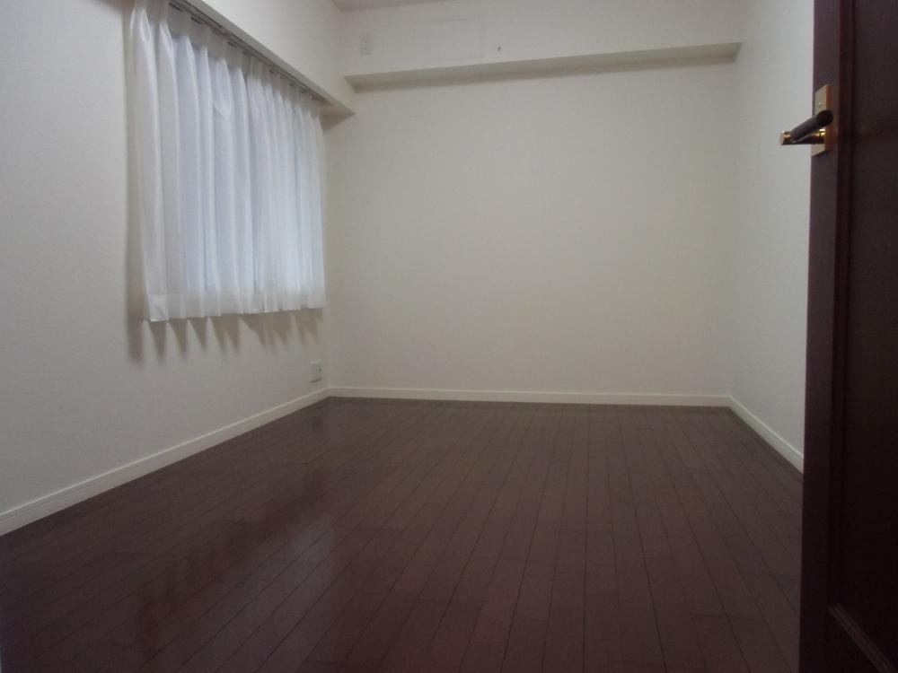 Non-living room. Indoor (12 May 2013) Shooting