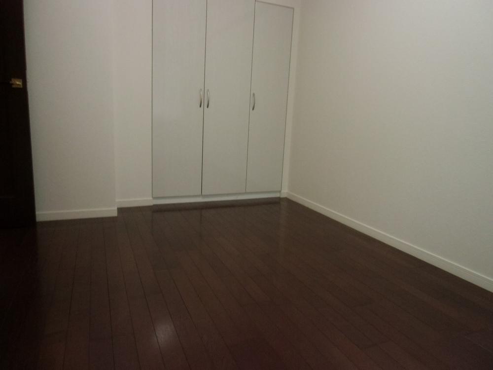 Non-living room. Indoor (12 May 2013) Shooting