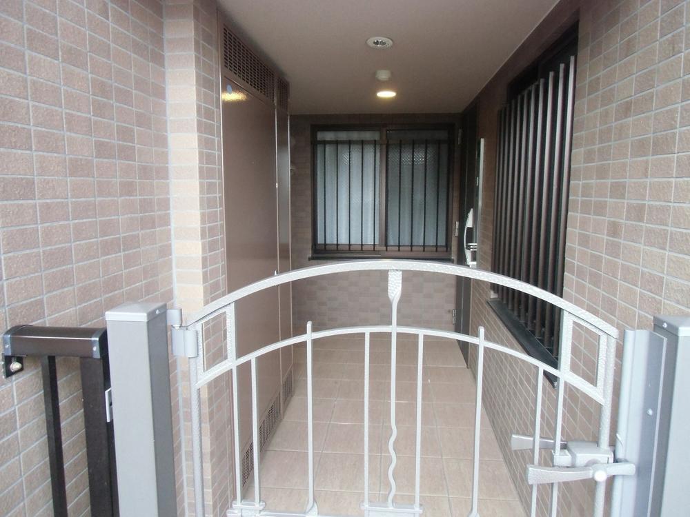 Entrance. Indoor (12 May 2013) Shooting