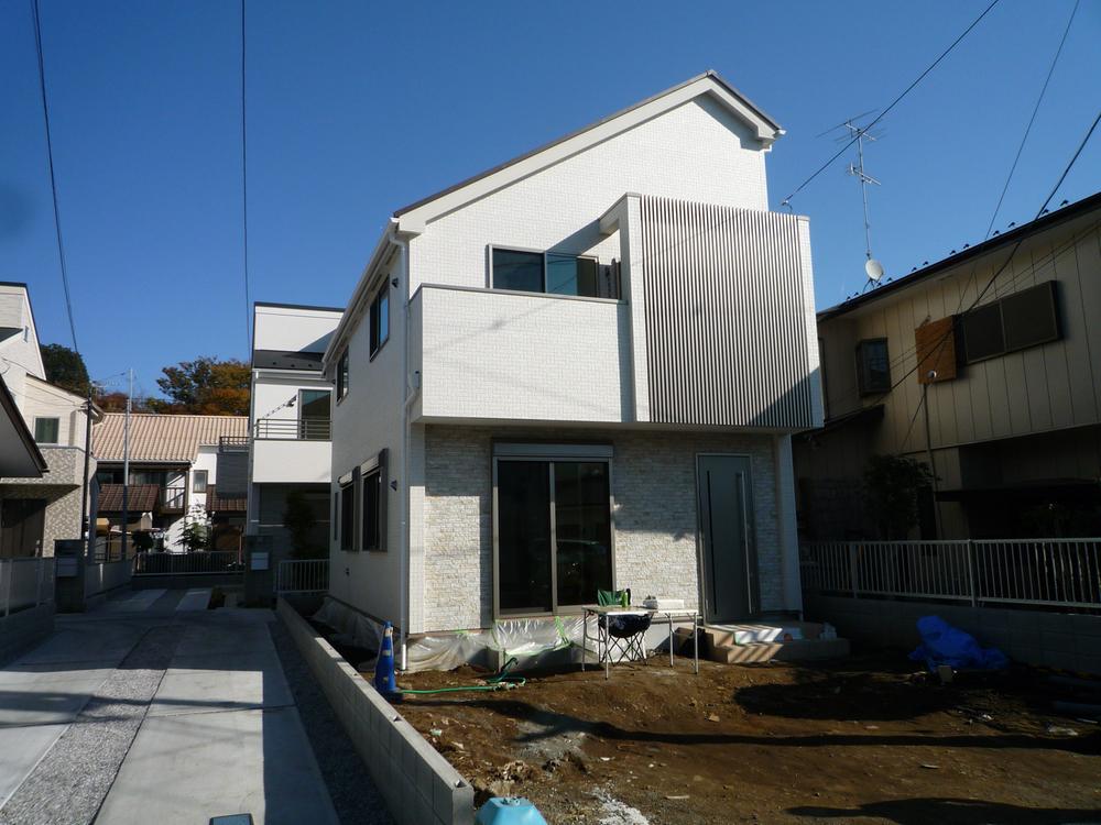 Local appearance photo. Local (11 May 2013) Shooting