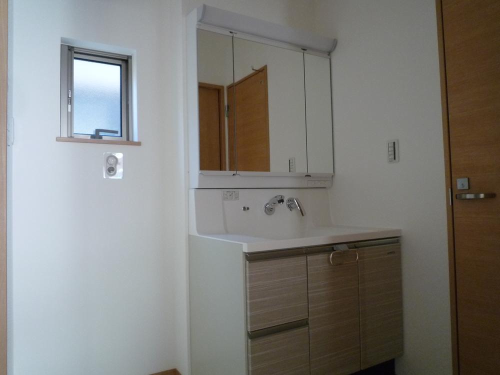 Wash basin, toilet. Indoor (11 May 2013) Shooting