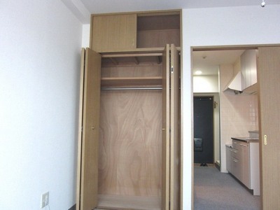 Receipt. Upper closet with storage