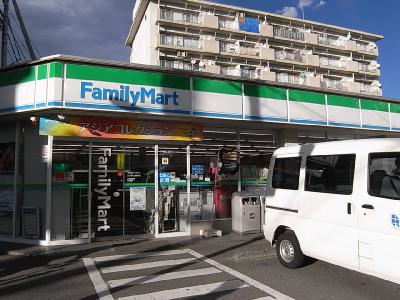 Convenience store. 10m facing up to Family Mart (convenience store)