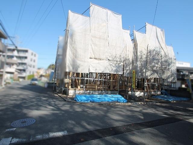 Local photos, including front road. Contact road situation