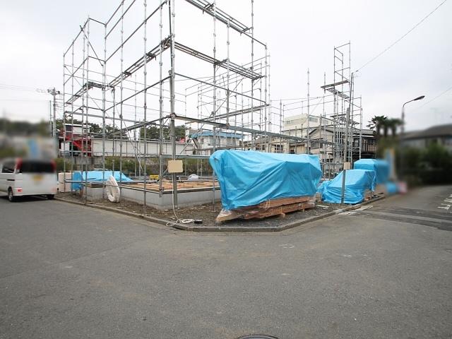 Local photos, including front road. Contact road situation