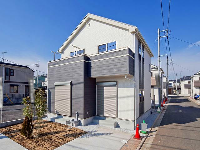 Rendering (appearance). The photograph is an image. 