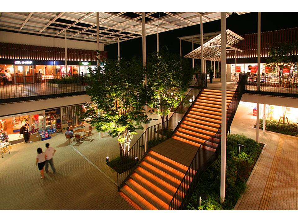 Shopping centre. 1315m until the young leaves zelkova Mall