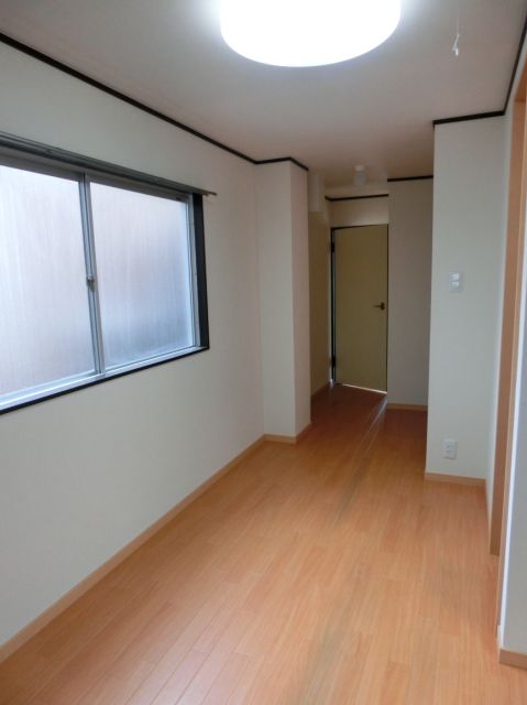 Living and room. Dining kitchen 5 Pledge