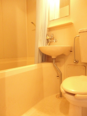 Bath. 3-point unit bus