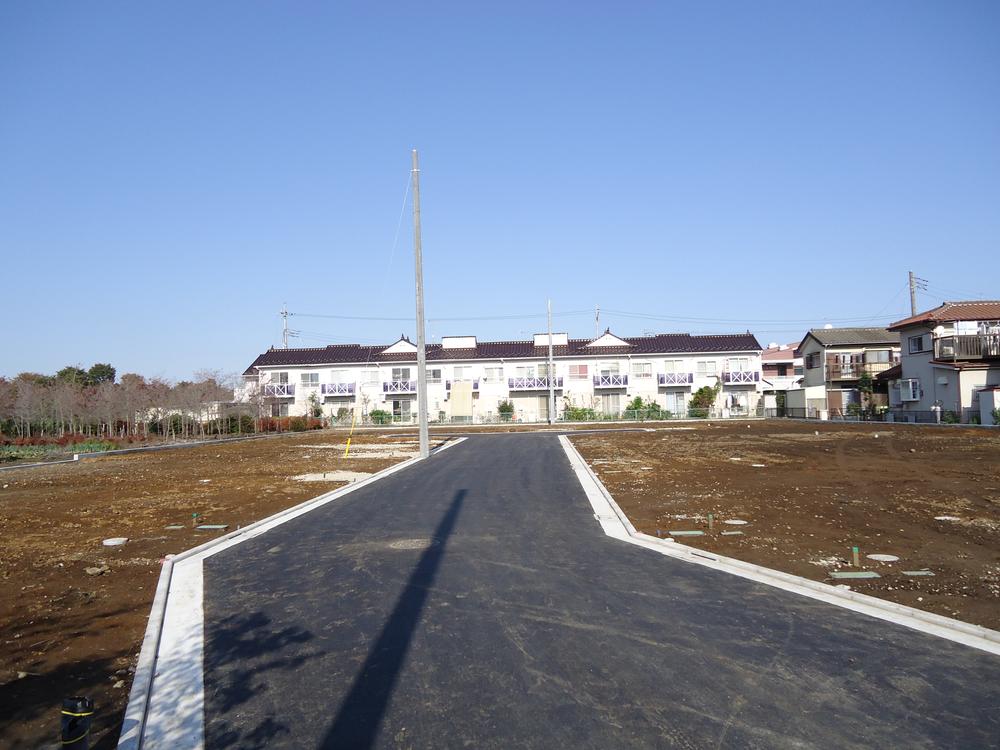 Local photos, including front road. Local (11 May 2013) Since the new road in the shooting subdivision, Also play with confidence children. 