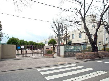 Junior high school. 880m to Tachikawa Municipal Tachikawa sixth junior high school