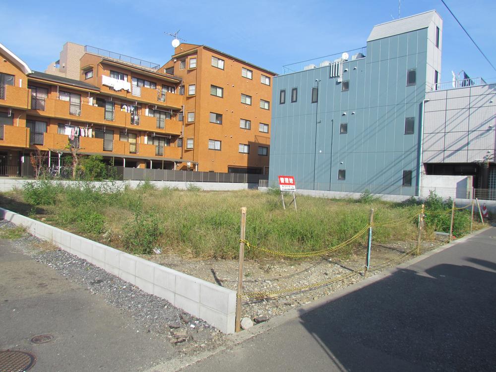 Local photos, including front road. ● local (November 2013) Shooting