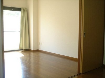 Living and room. Veranda side Western-style. 6 Pledge space