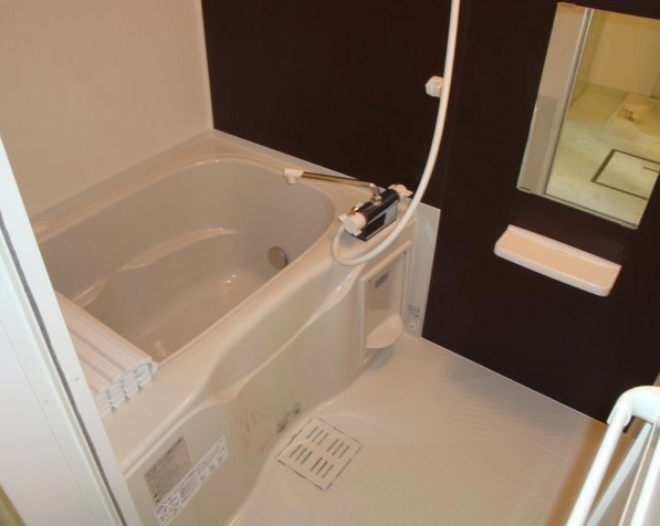 Bath. Complete image