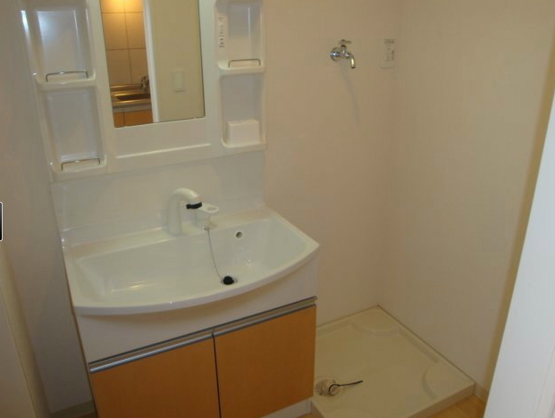 Washroom. Complete image