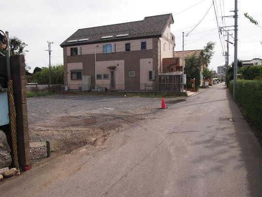 Local land photo. Frontal road
