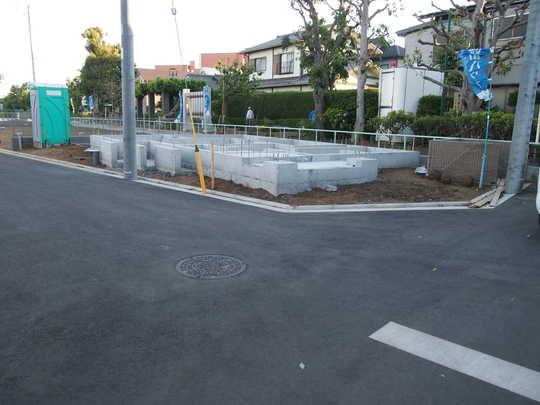 Local photos, including front road. Frontal road