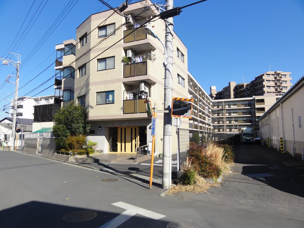 Local appearance photo. Local (12 May 2013) Shooting