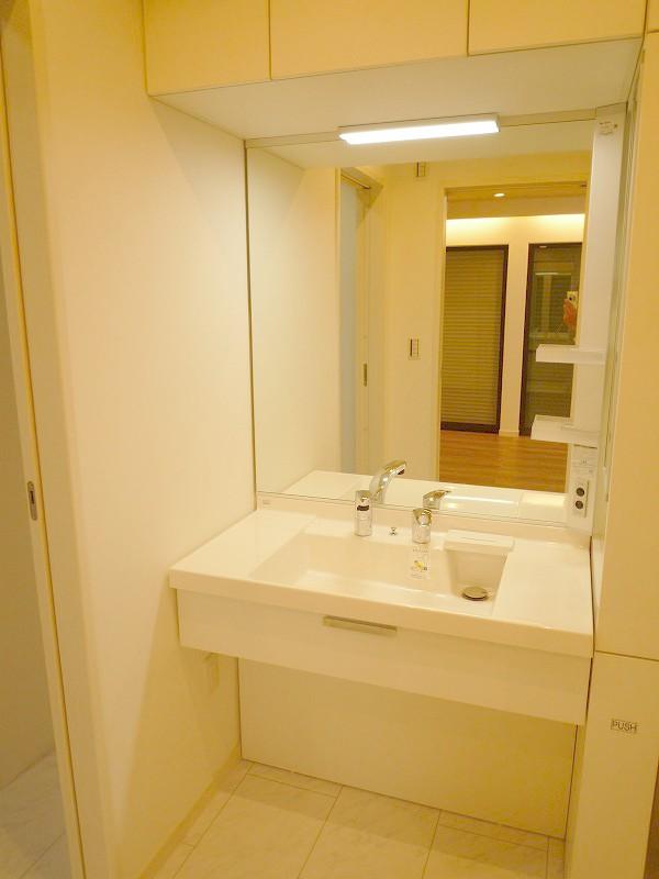 Wash basin, toilet. Wash