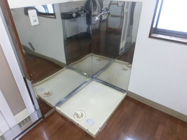 Other room space. Is Indoor Laundry Area ☆