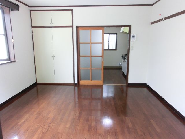 Living and room. Dihedral angle lighting the room is an 8-tatami rooms ☆