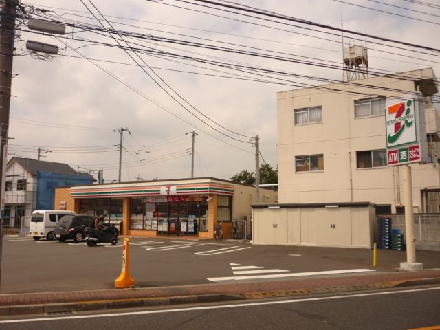 Convenience store. 490m to Seven-Eleven (convenience store)