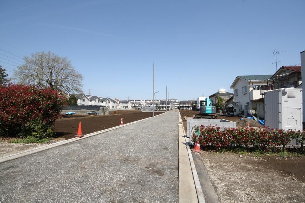 Local photos, including front road. Local Photos