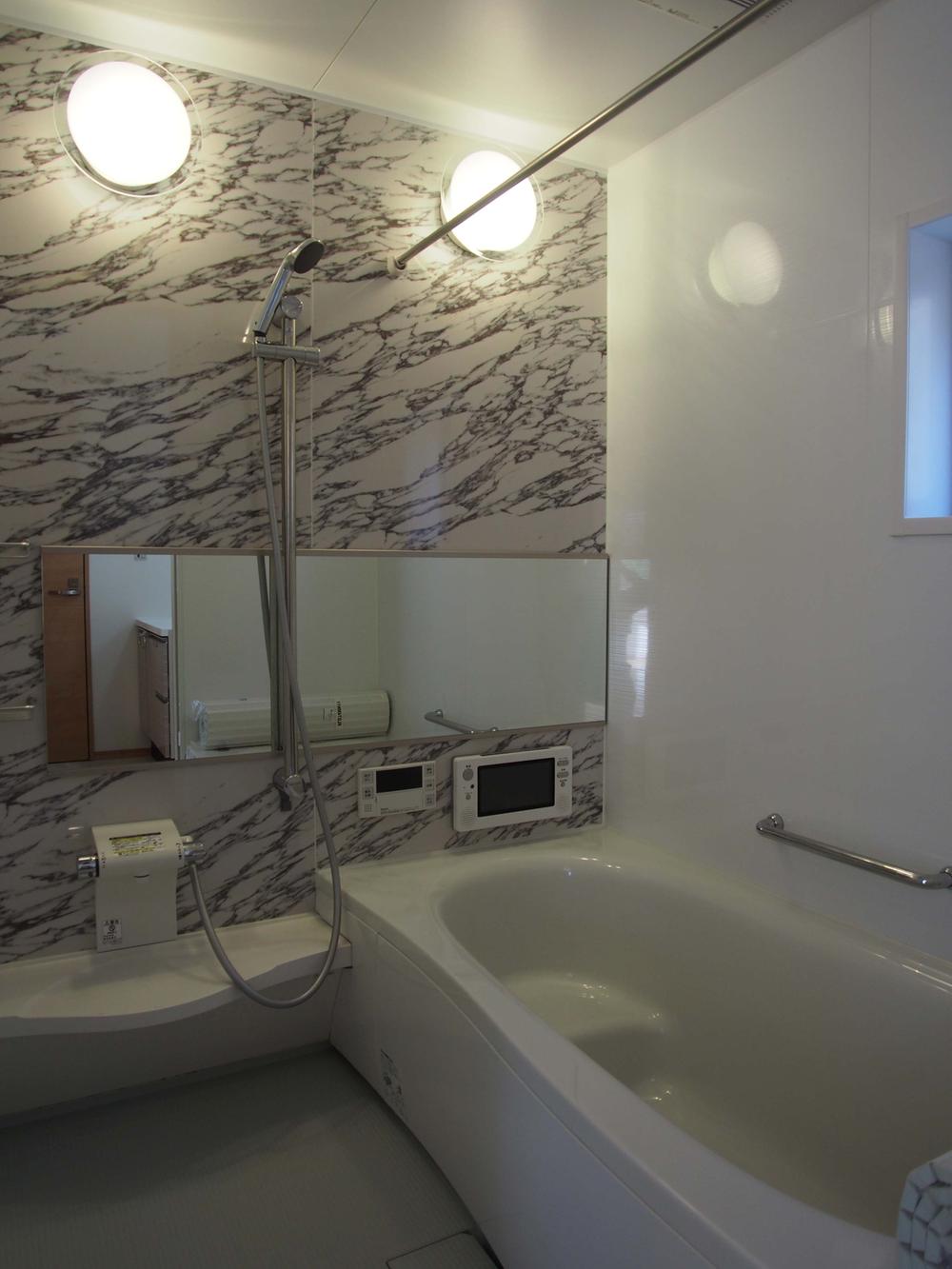 Bathroom. Indoor (12 May 2013) Shooting bath