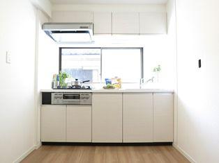 Kitchen. ~ November 30, the interior has been completed ~ System kitchen of state-of-the-art amenities, It is with bay window