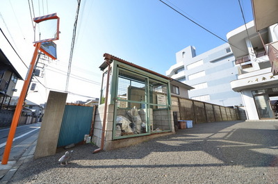 Other common areas. ☆ On-site waste yard ☆