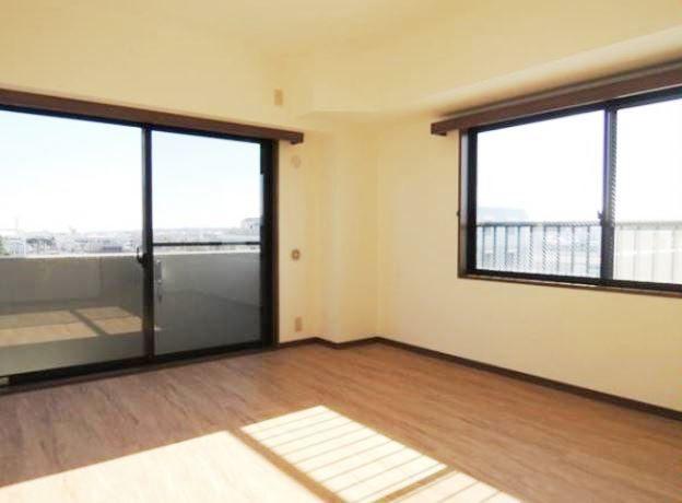 Living. Bright living.