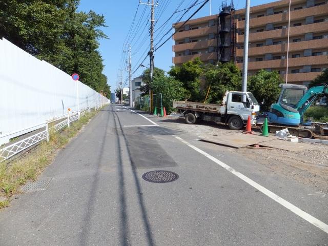 Local photos, including front road. North on public roads