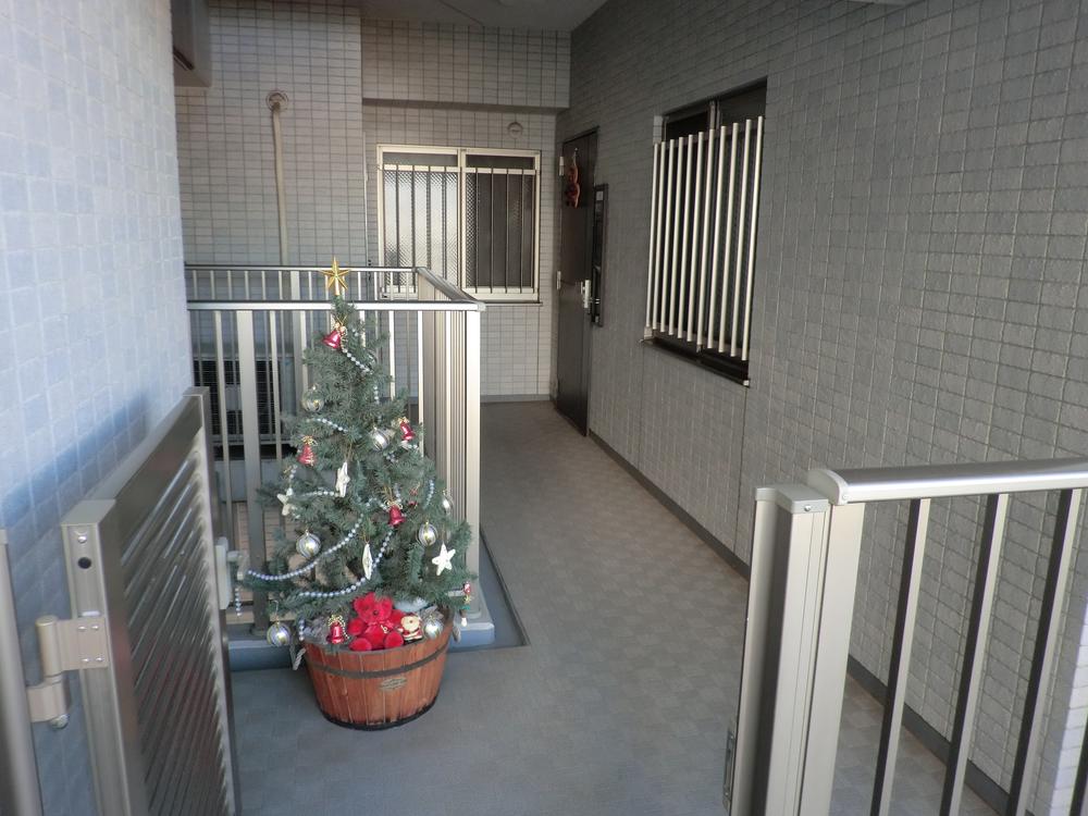 Entrance. Local (11 May 2013) Shooting