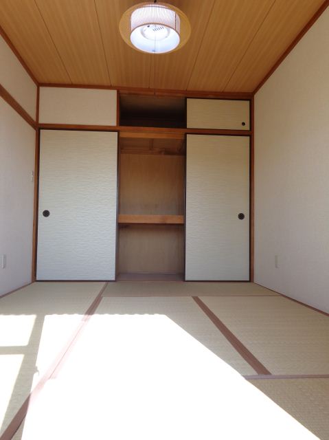 Living and room. Guests can relax in the 6 quires of Japanese-style room ☆
