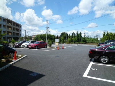 Parking lot. ☆ On-site parking ☆