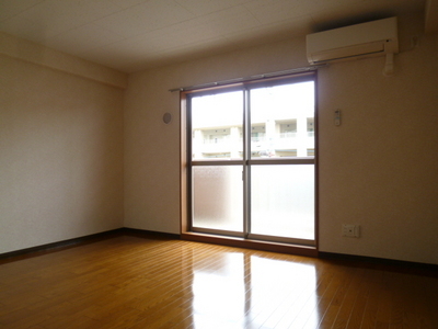 Living and room. ☆ Sunny Western-style ☆