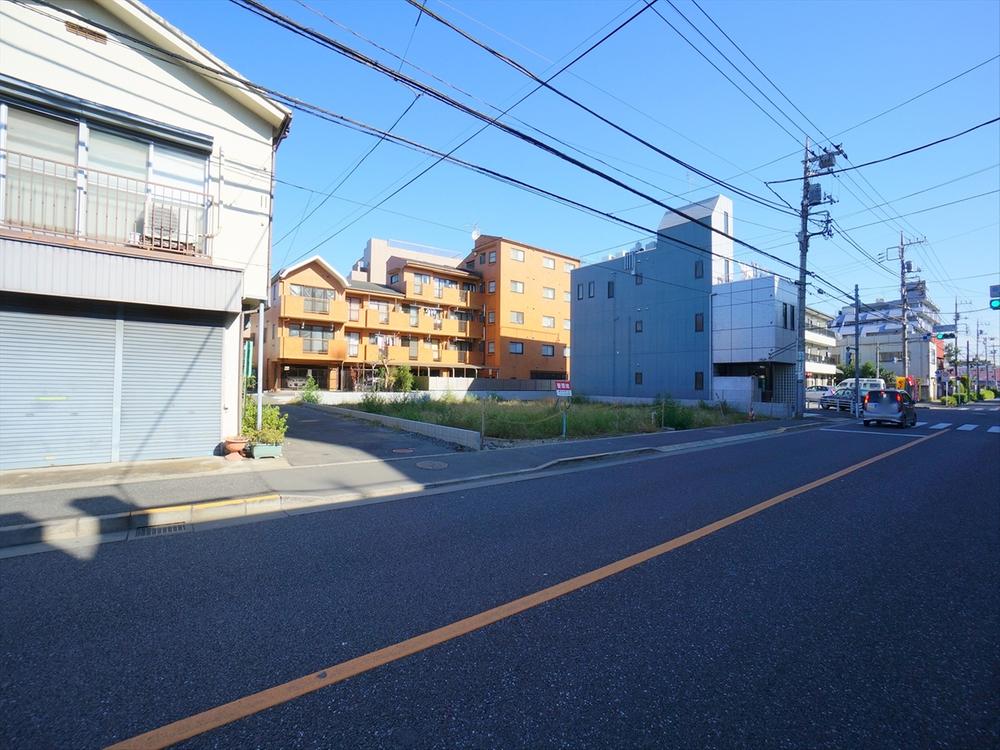 Local photos, including front road. 2013 November shooting