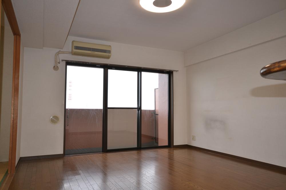 Living. Indoor (10 May 2013) Shooting