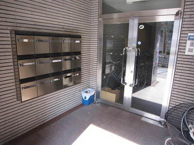 Entrance. Auto-lock of peace of mind