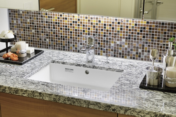 bathroom / Adopt a square basin bowl of natural stone counter