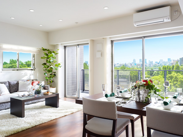 Living.  [living ・ dining] Meet the five senses, Fun-free day-to-day the beautiful natural scenery. living ・ I was asked to dining, Interior and to meet the aesthetic sense of the people live, Open-minded breadth.  ※ East from local 7th floor equivalent ~ Intended to shoot the south the (July 2013) the view photo was added to the synthesized CG processing, In fact a slightly different.