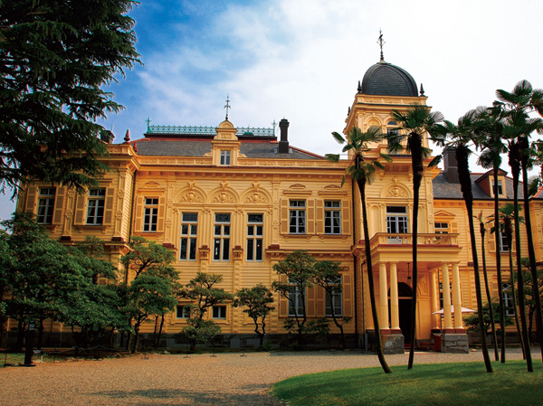 Surrounding environment. Josiah ・ European-style building that Condor was designed ・ Former Iwasaki House garden (about 770m ・ A 10-minute walk)