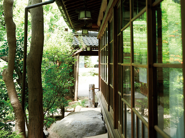 Surrounding environment. Literary master ・ Suigetsu Hotel Ohgaisou the former residence of Ogai Mori remains (about 90m ・ A 2-minute walk)