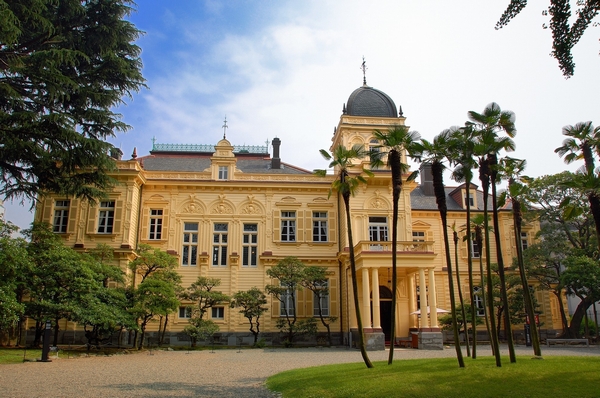 Kyu-Iwasaki-tei Garden (a 10-minute walk ・ About 770m)