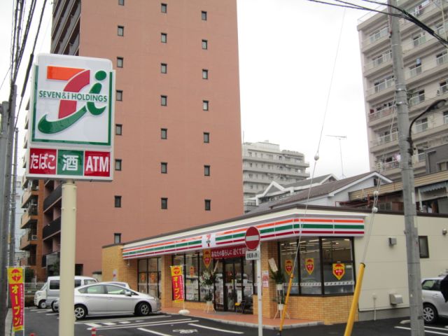 Convenience store. 280m to Seven-Eleven (convenience store)