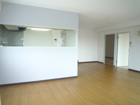 Living and room. I'm happy face-to-face kitchen