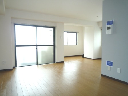 Living and room. 18.5 Pledge of broad living