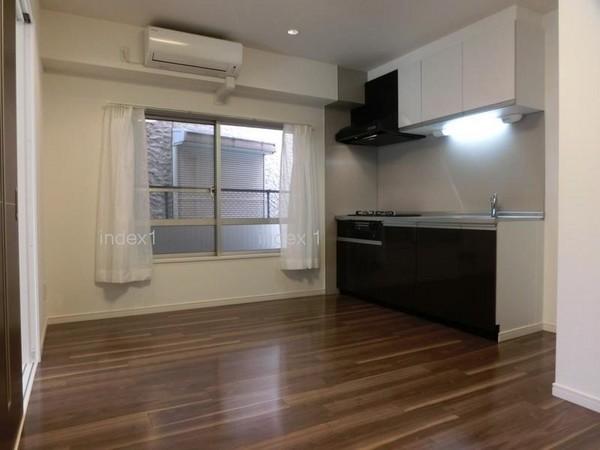 Living. Guests can relax in the room quiet!