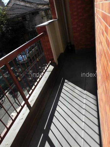 Balcony. Yang per well of a balcony!