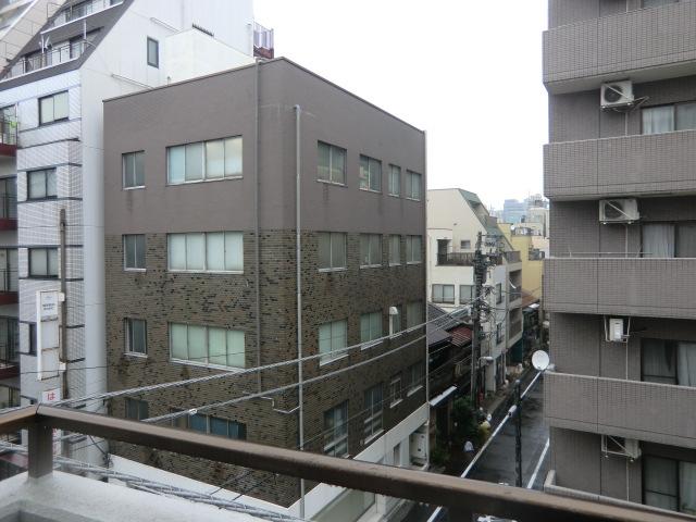 View photos from the dwelling unit. View from the site (December 2013) Shooting